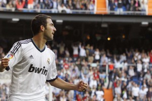 开云登录入口-德约科维奇在DWG比赛中出色防守，突破纪录引发热议！